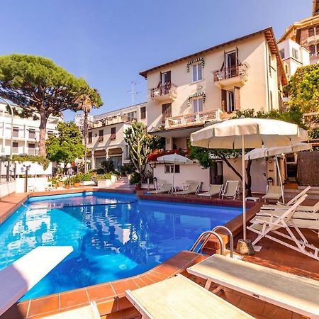 Coccodrillo Hotel & Apartments Варацце Экстерьер фото