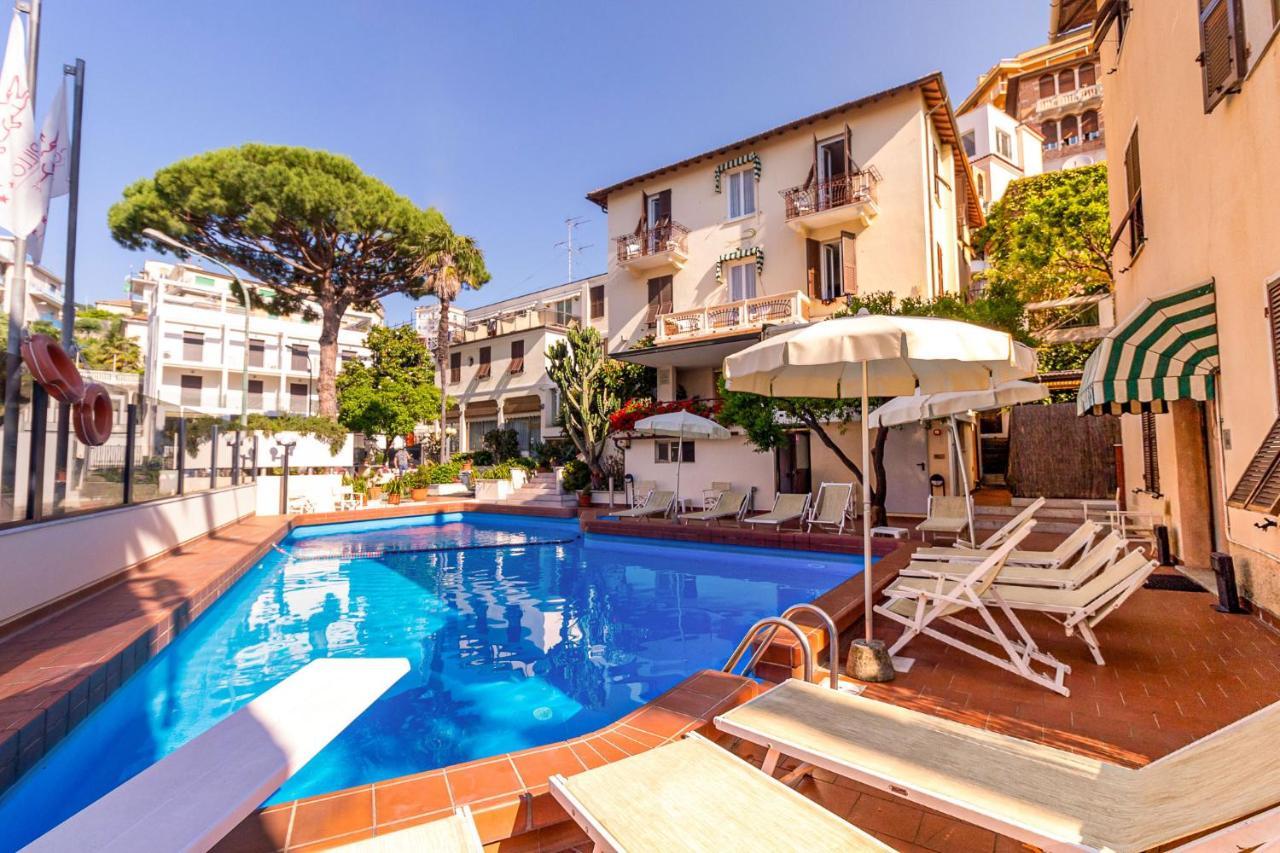 Coccodrillo Hotel & Apartments Варацце Экстерьер фото