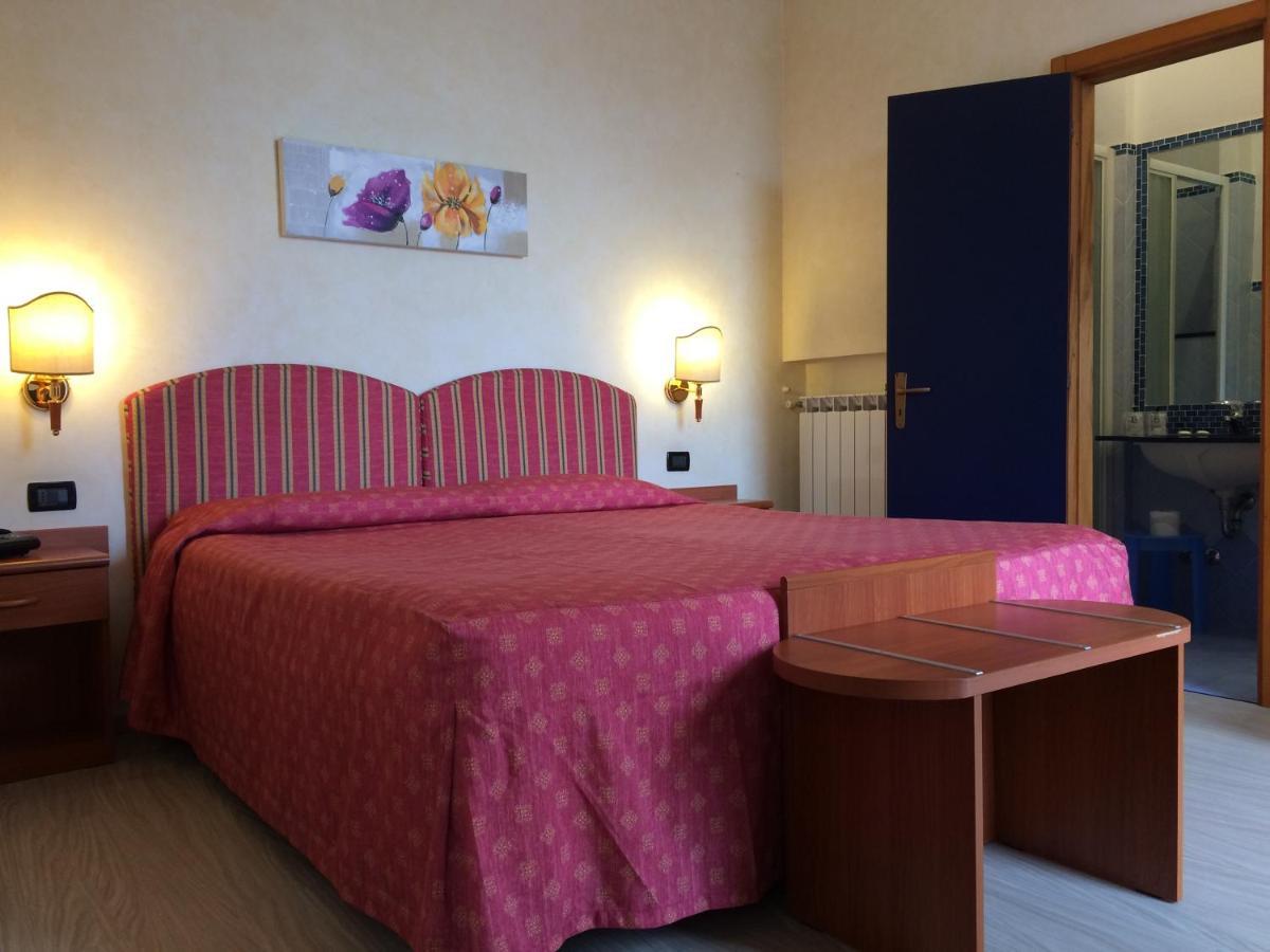Coccodrillo Hotel & Apartments Варацце Экстерьер фото