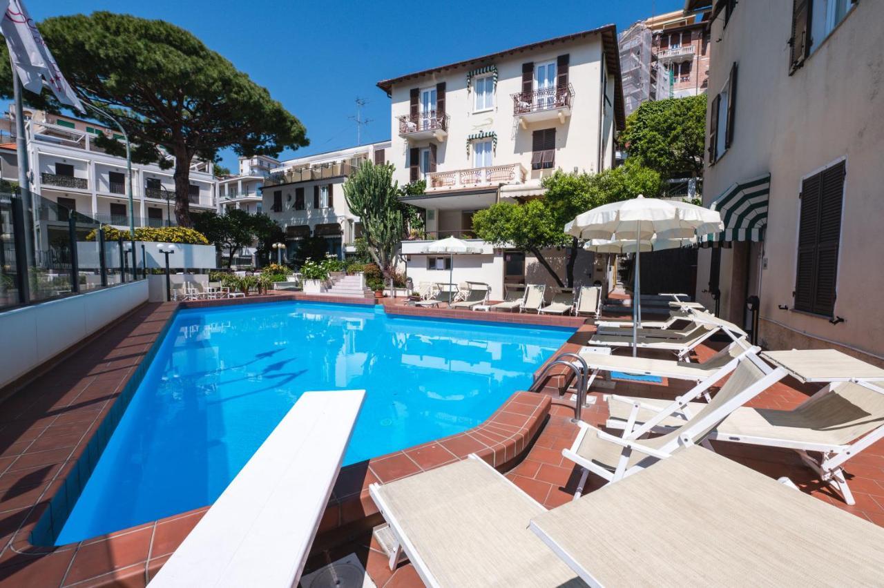 Coccodrillo Hotel & Apartments Варацце Экстерьер фото