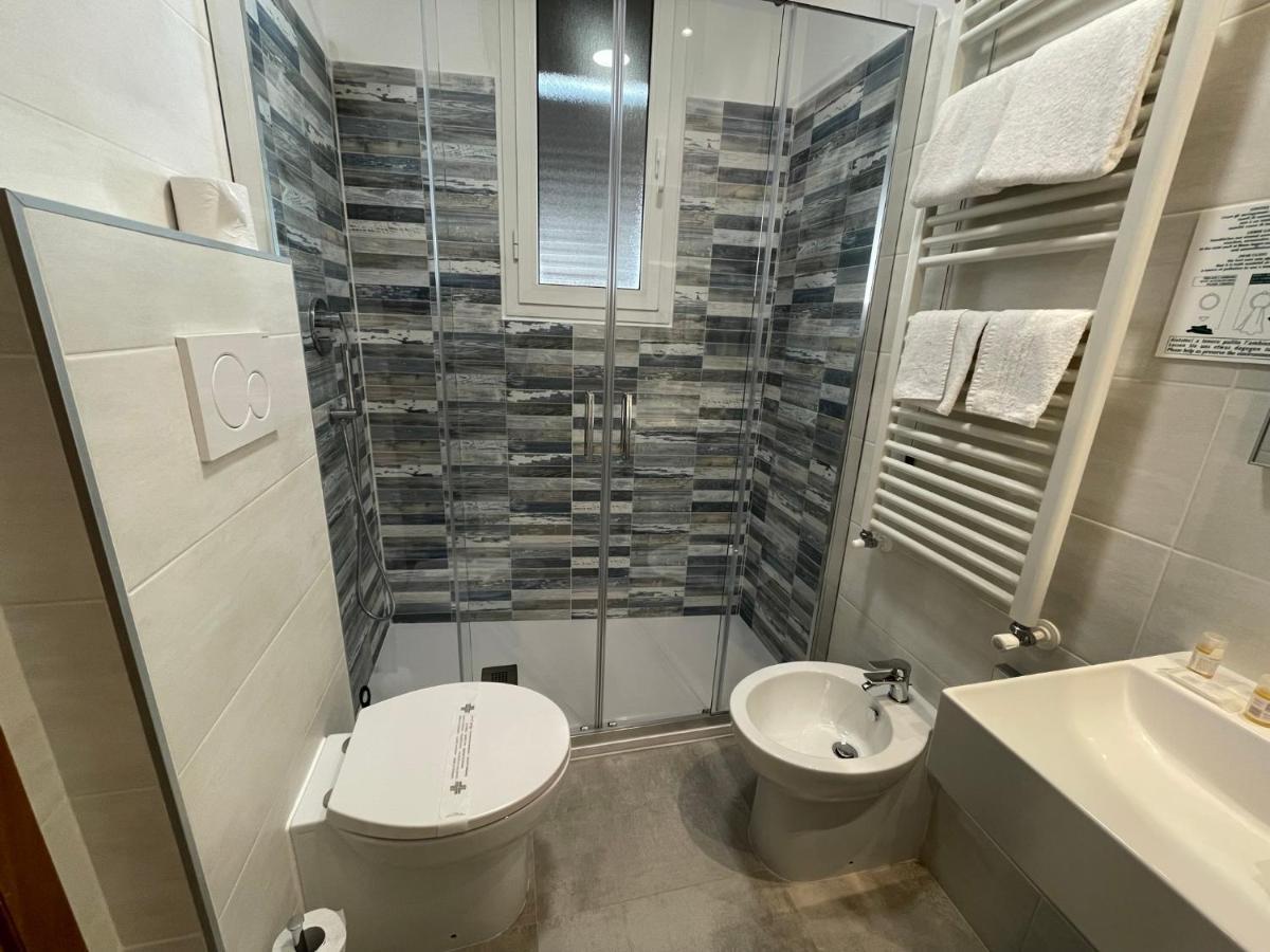 Coccodrillo Hotel & Apartments Варацце Экстерьер фото