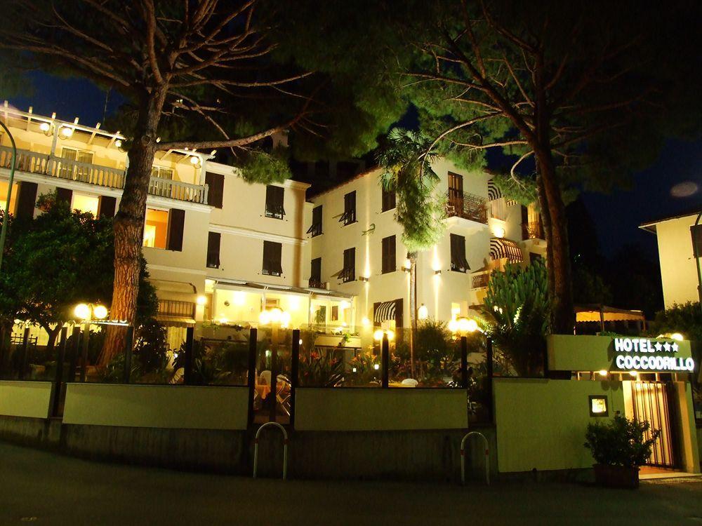 Coccodrillo Hotel & Apartments Варацце Экстерьер фото