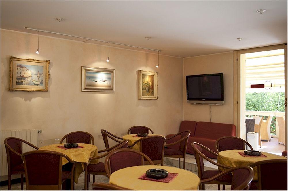 Coccodrillo Hotel & Apartments Варацце Экстерьер фото