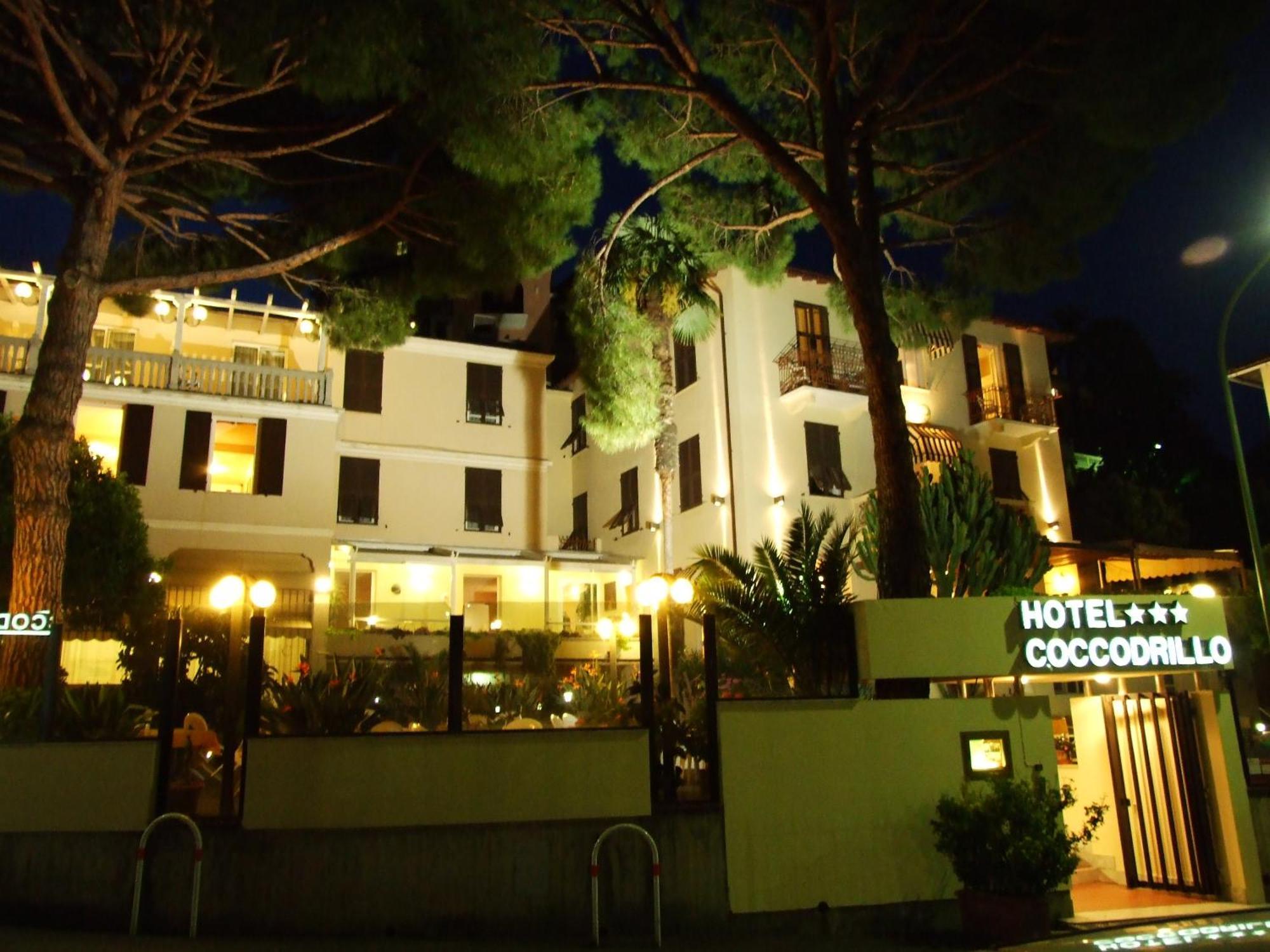 Coccodrillo Hotel & Apartments Варацце Экстерьер фото