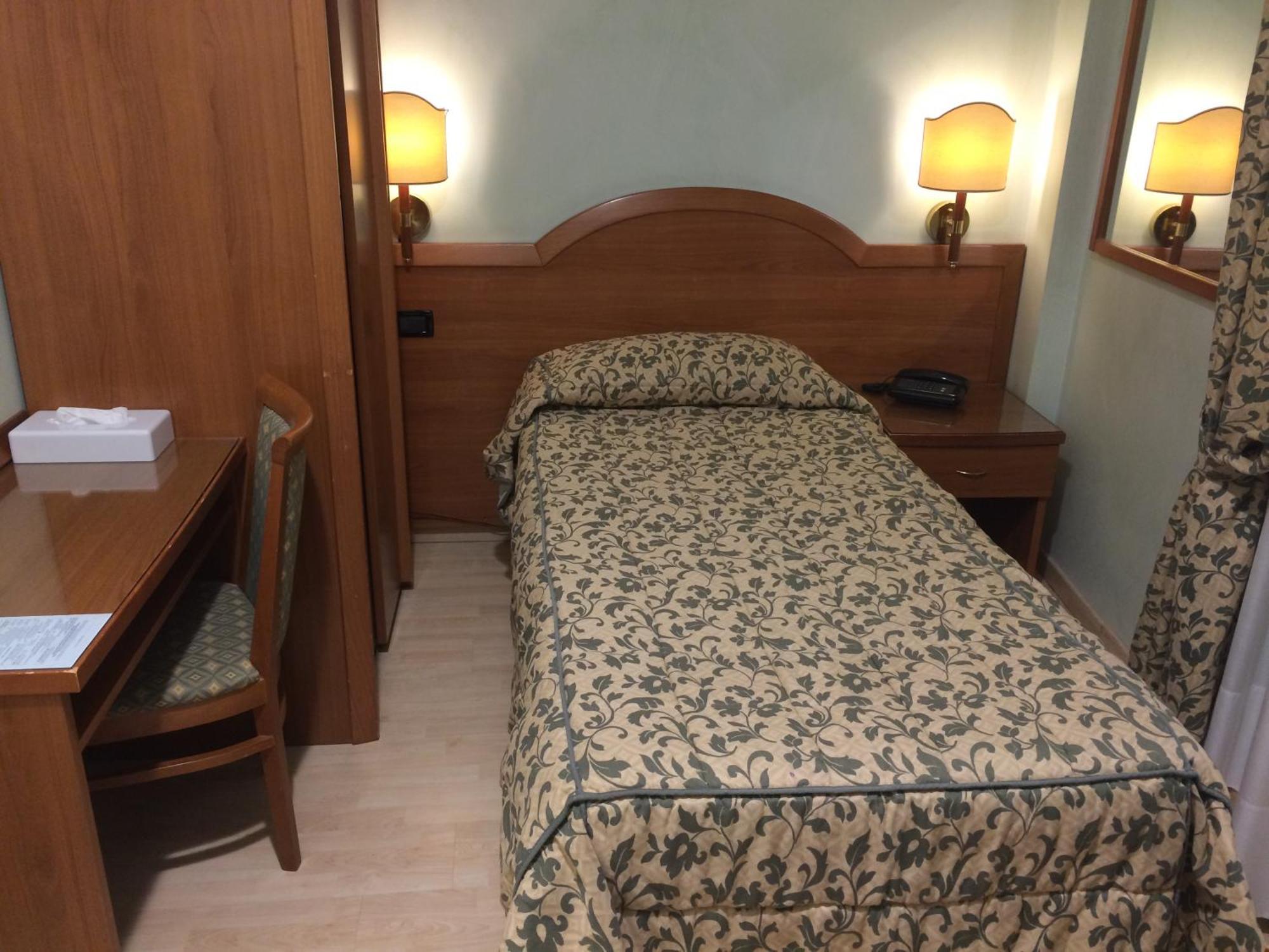 Coccodrillo Hotel & Apartments Варацце Экстерьер фото