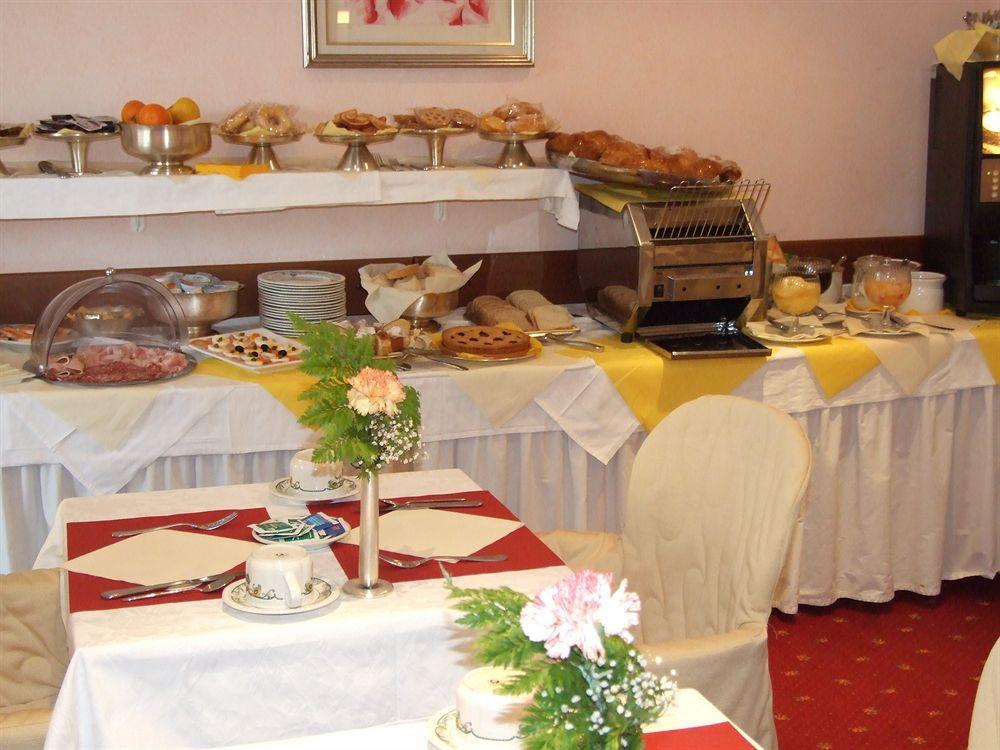 Coccodrillo Hotel & Apartments Варацце Экстерьер фото