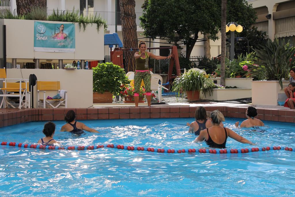 Coccodrillo Hotel & Apartments Варацце Экстерьер фото