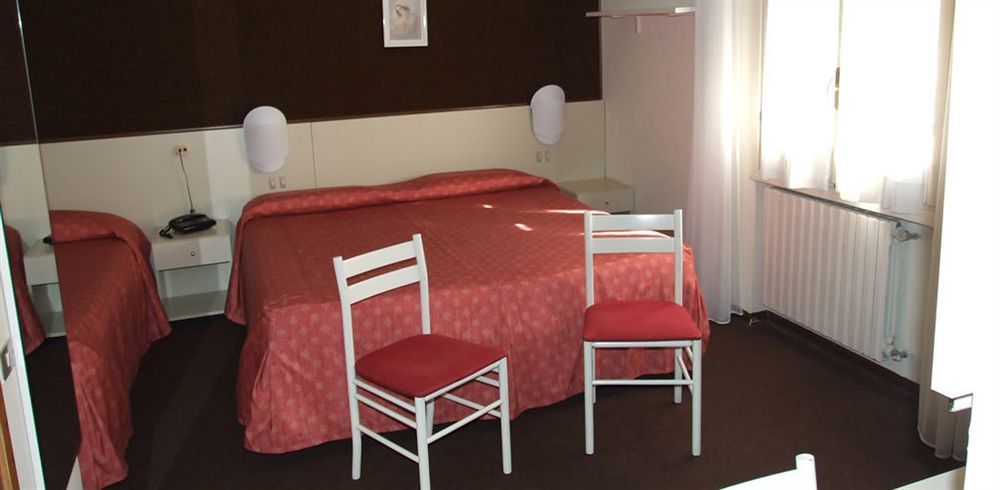 Coccodrillo Hotel & Apartments Варацце Экстерьер фото