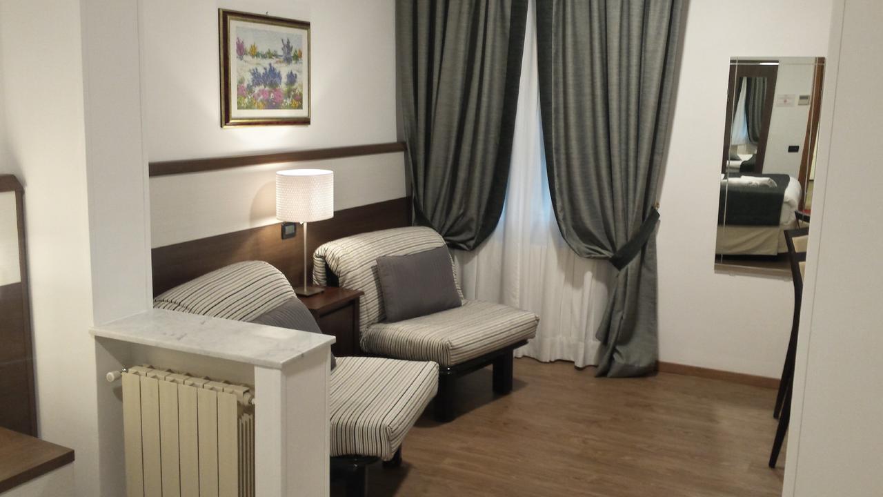 Coccodrillo Hotel & Apartments Варацце Экстерьер фото